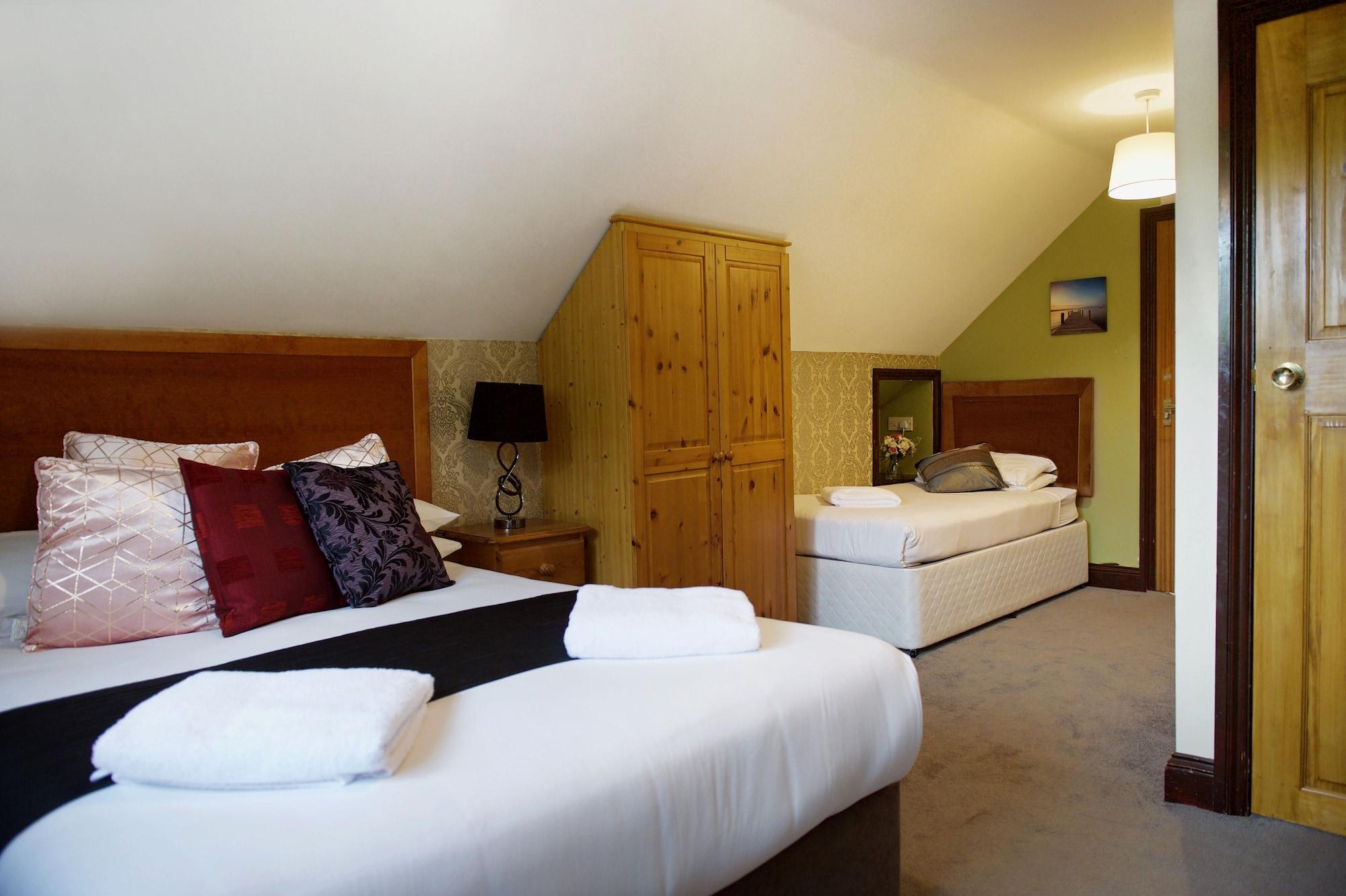 Hotel Little Foxes & Gatwick Airport Parking 3*