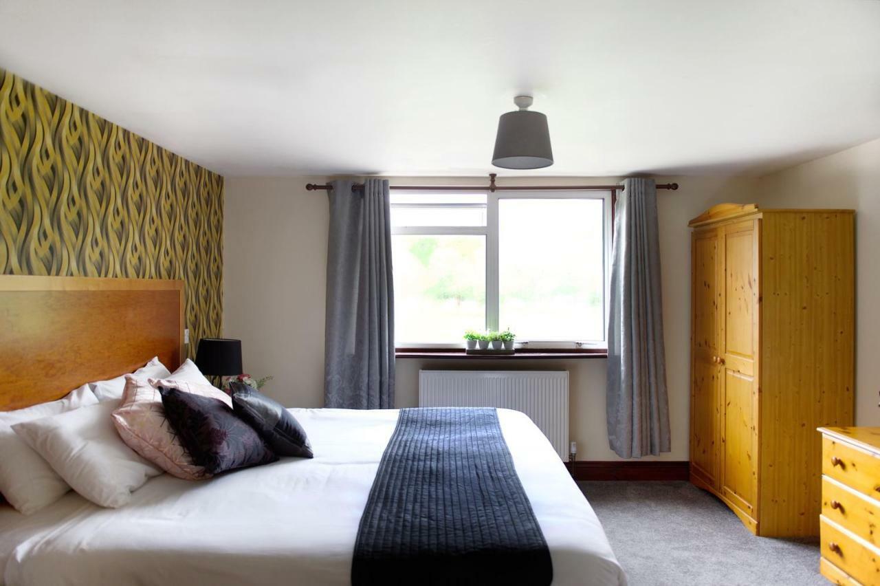 Hotel Little Foxes & Gatwick Airport Parking 3*