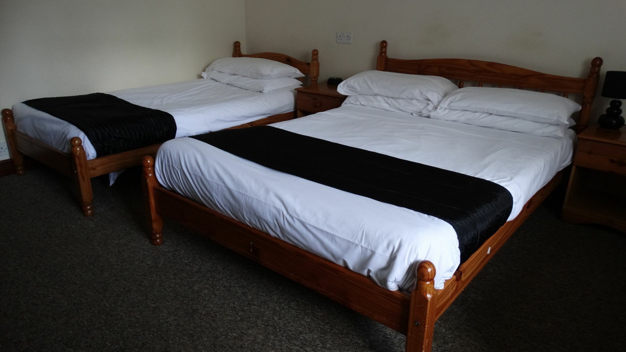 Little Foxes & Gatwick Airport Parking Hotel