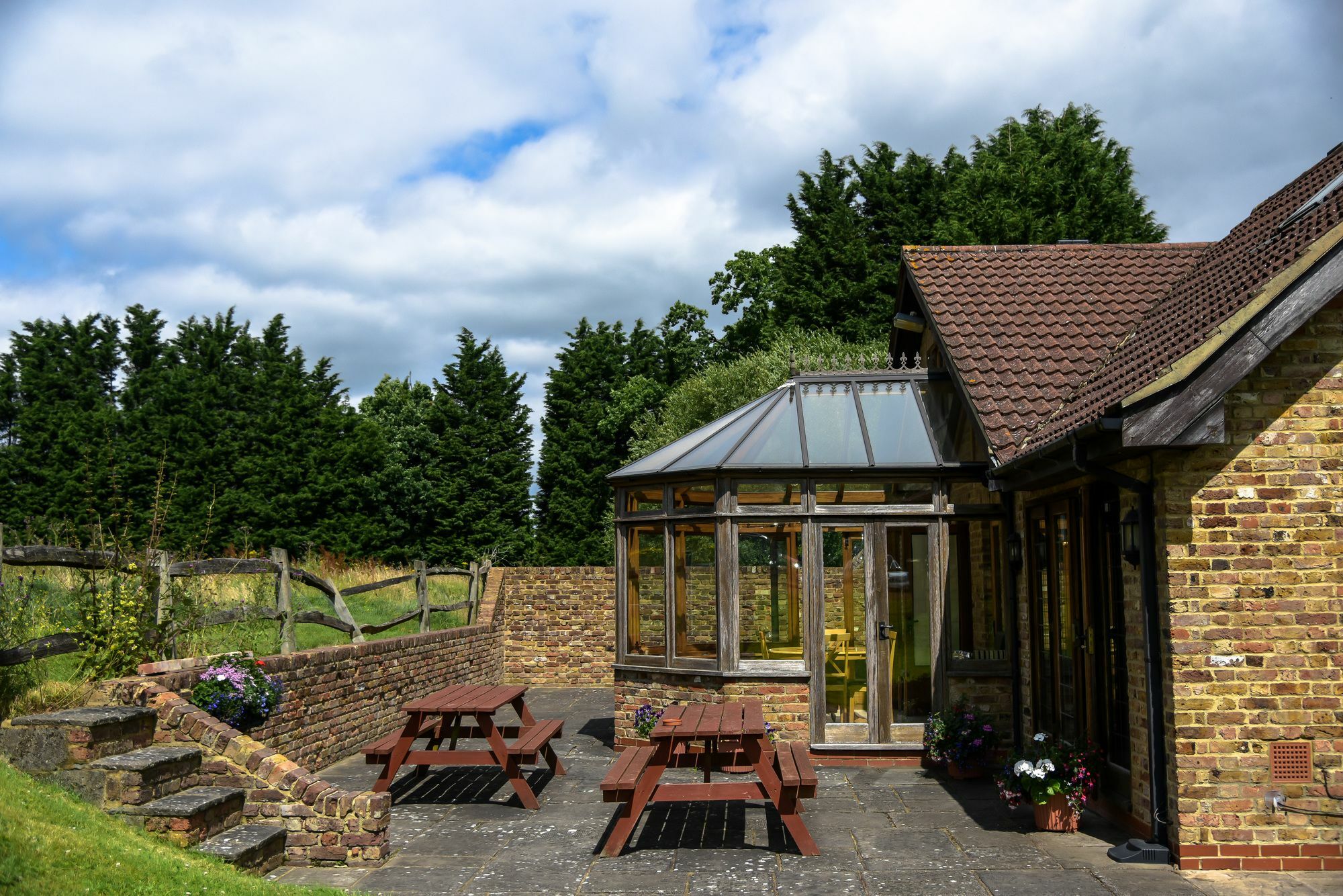 Little Foxes & Gatwick Airport Parking Hotel