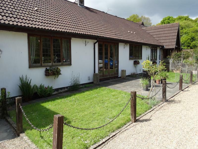 Little Foxes & Gatwick Airport Parking 3*