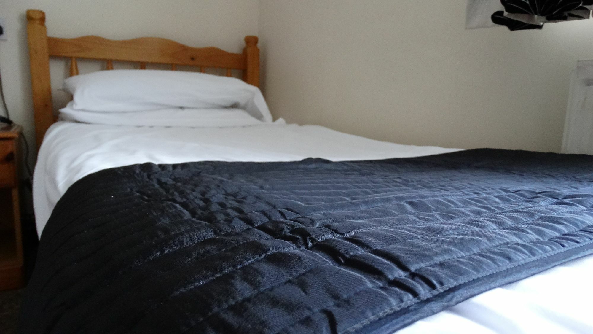Hotel Little Foxes & Gatwick Airport Parking 3*