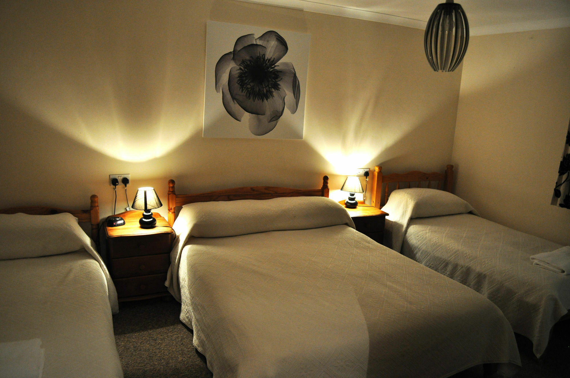 Hotel Little Foxes & Gatwick Airport Parking 3*