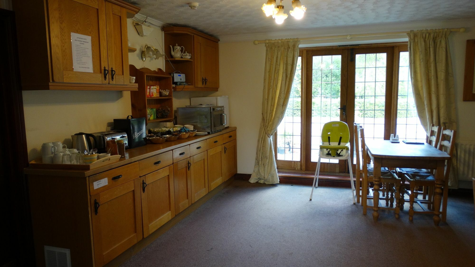 Little Foxes & Gatwick Airport Parking Crawley (West Sussex)