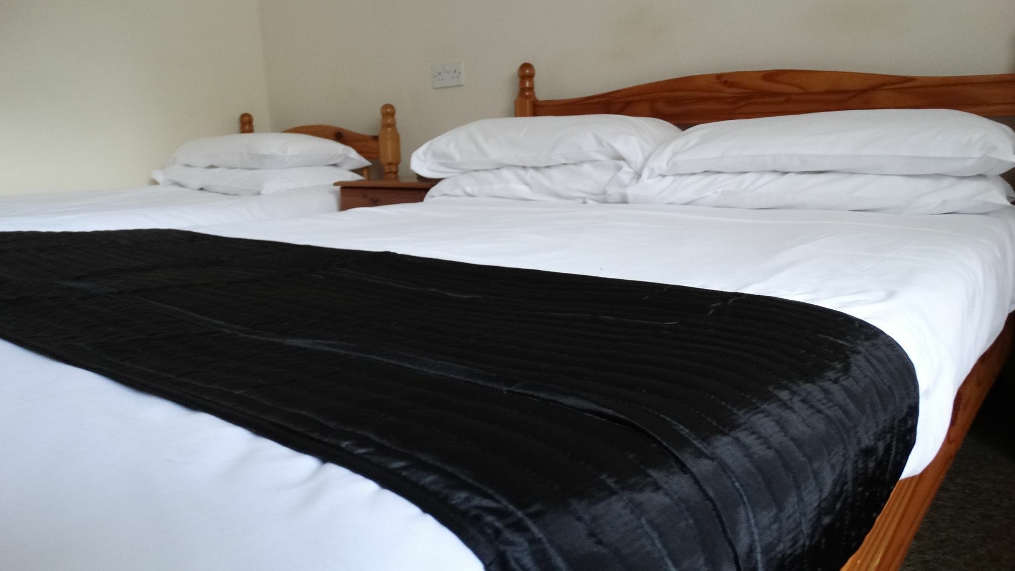 Little Foxes & Gatwick Airport Parking Hotel 3*