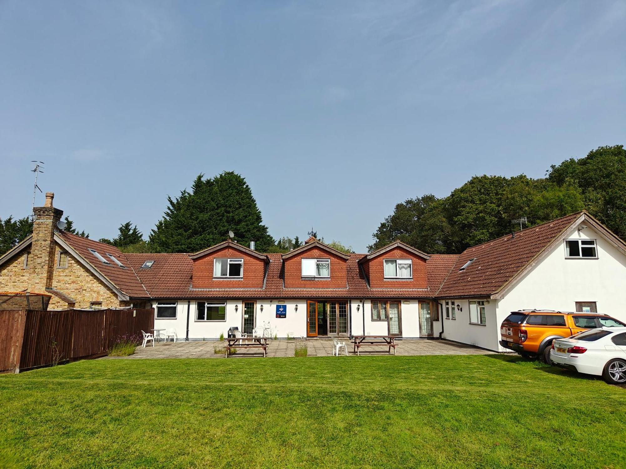 Little Foxes & Gatwick Airport Parking Hotel