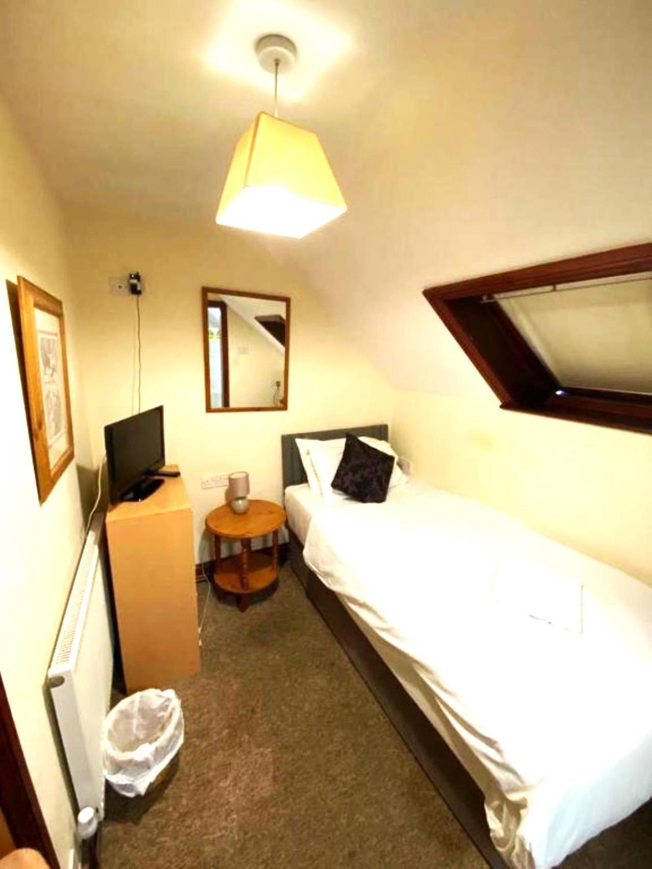 Hotel Little Foxes & Gatwick Airport Parking Crawley (West Sussex)