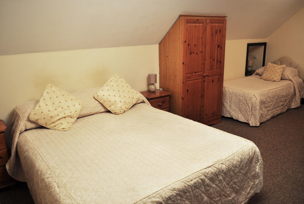 Little Foxes & Gatwick Airport Parking Hotel