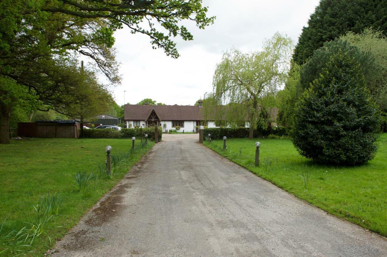 Little Foxes & Gatwick Airport Parking Crawley (West Sussex)
