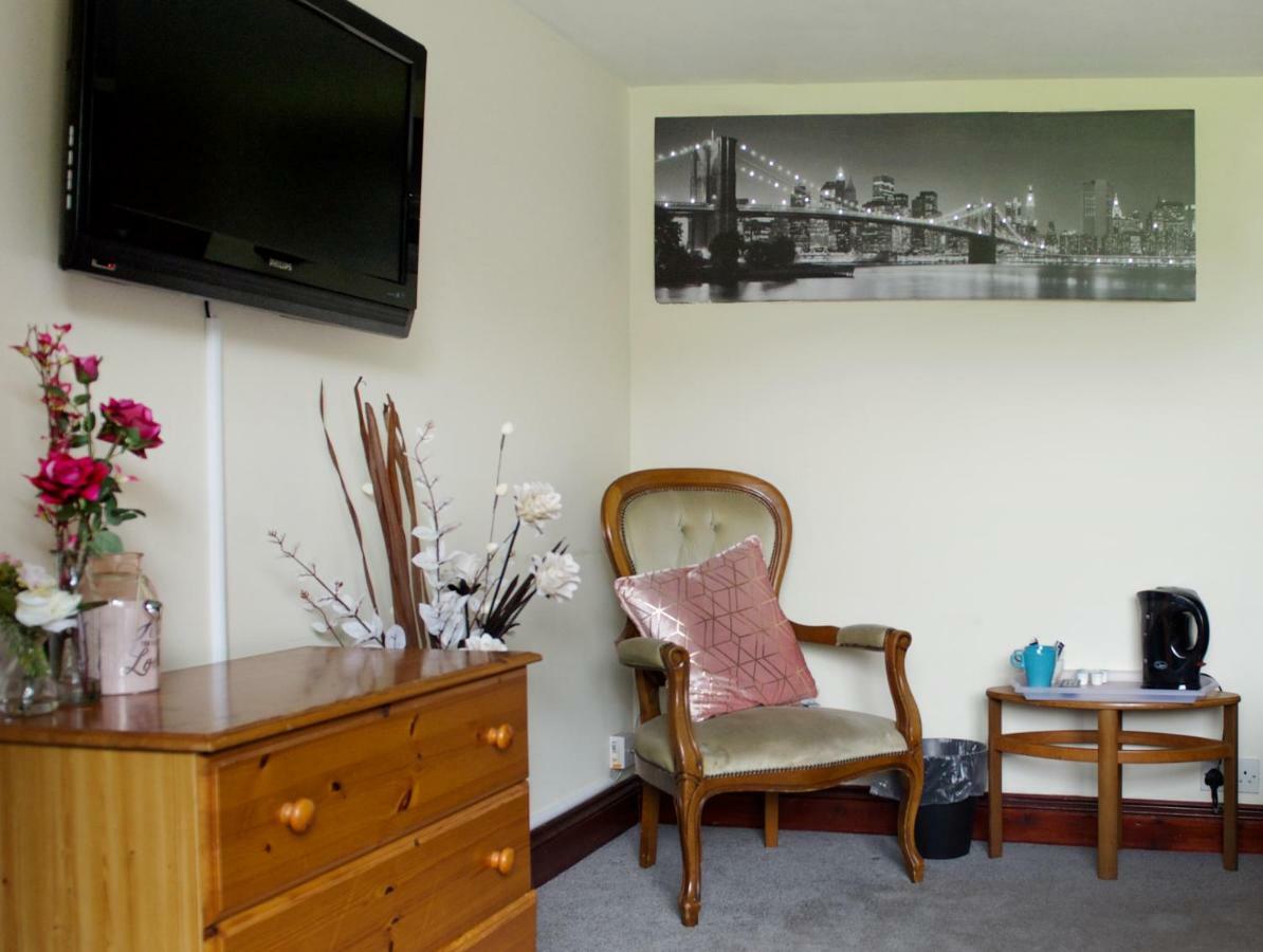 Little Foxes & Gatwick Airport Parking Hotel 3*