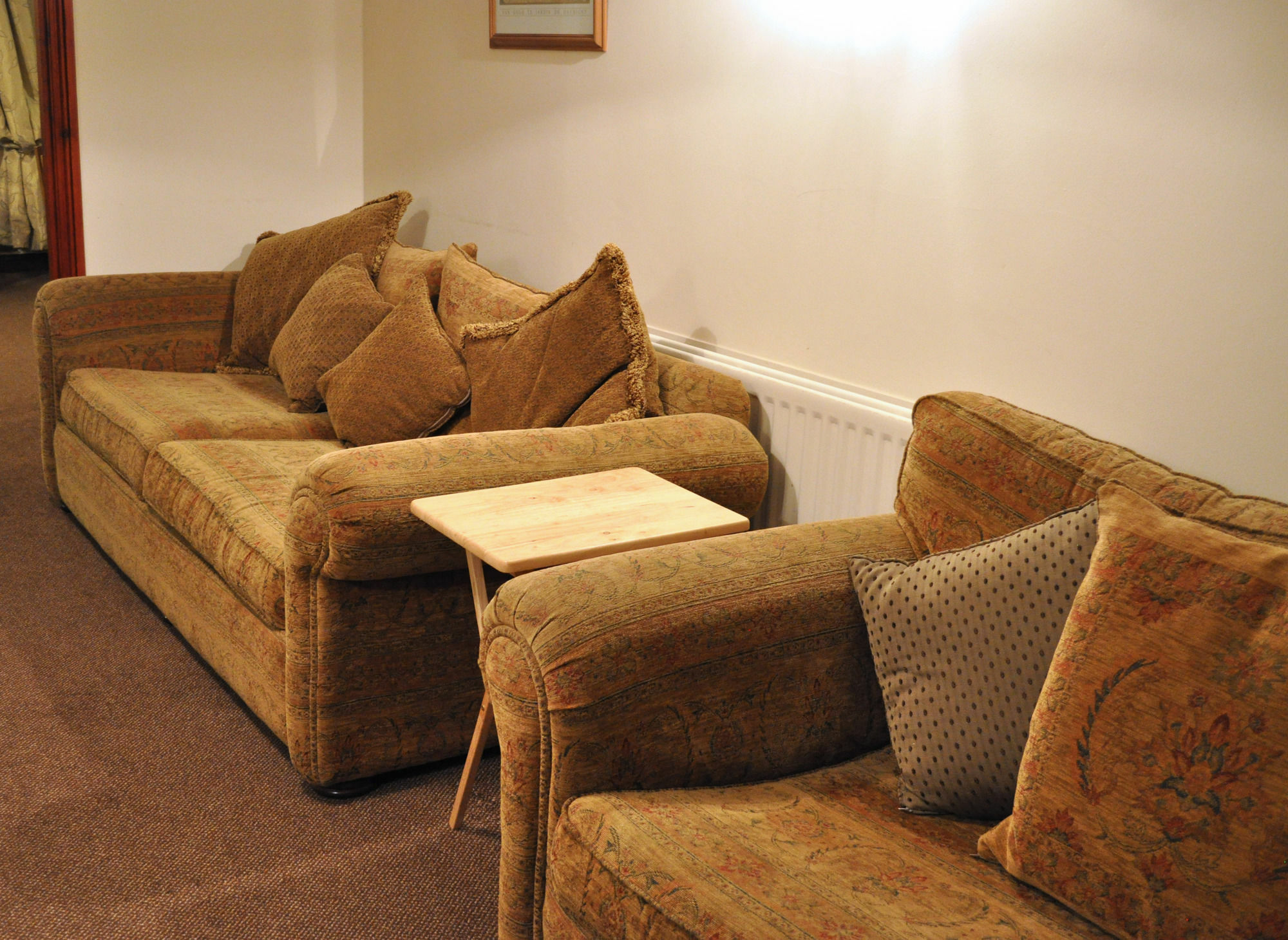 Hotel Little Foxes & Gatwick Airport Parking