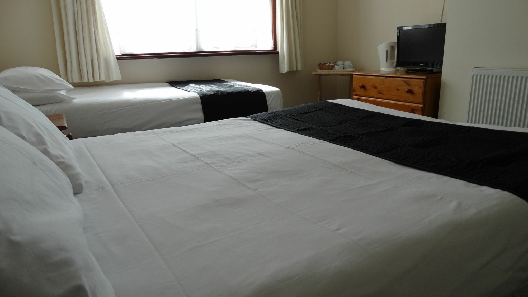 Hotel Little Foxes & Gatwick Airport Parking 3*