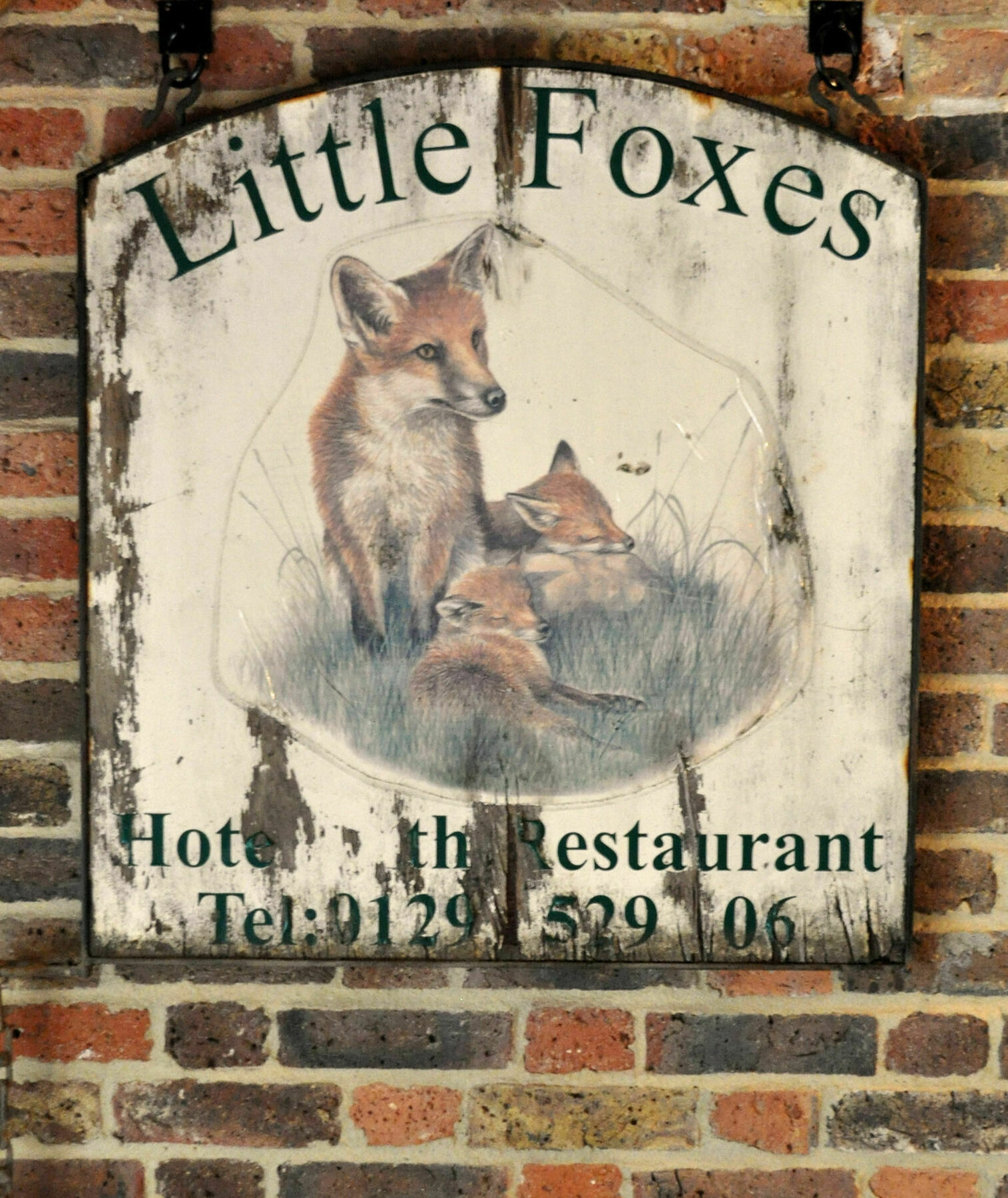 Little Foxes & Gatwick Airport Parking Hotel 3*