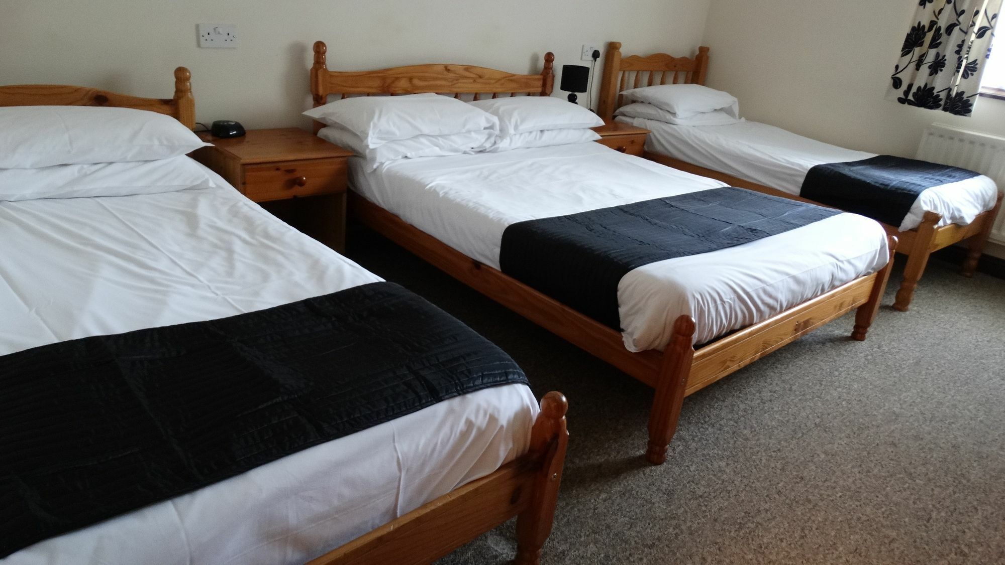 Little Foxes & Gatwick Airport Parking 3*